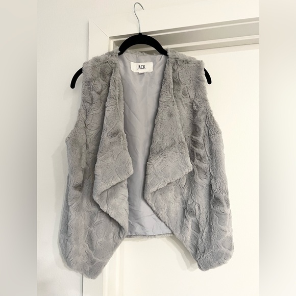 Jack by BB Dakota Gray Fur Vest - Picture 2 of 7